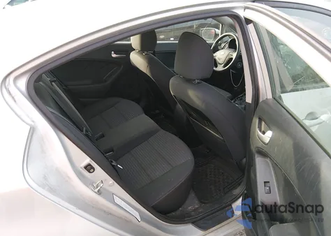 2018 Kia Forte Lx z USA, uszkodzony, nr VIN 3KPFL4A72JE212637